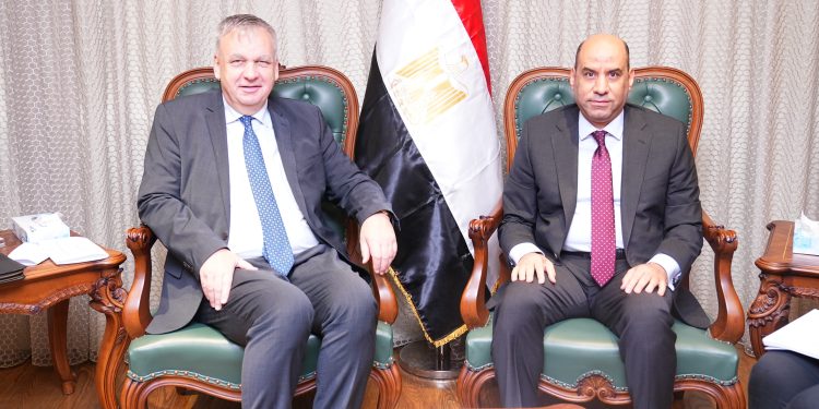 وزير العمل يبحث مع السفير الألماني بالقاهرة تعزيز التعاون في تنقل العمالة والتدريب المهني