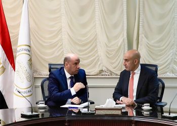 وزير التعليم مع رئيس هيئة الدواء المصرية لإعداد طلاب فنيين متخصصين في الصناعات الدوائية
