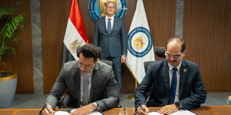 وزير البترول يشهد توقيع اتفاقية جديدة مع هاربور إنرجي وتوقيع مذكرة مبادئ مع إيني لتحفيز الاستثمارات وزيادة إنتاج الغاز