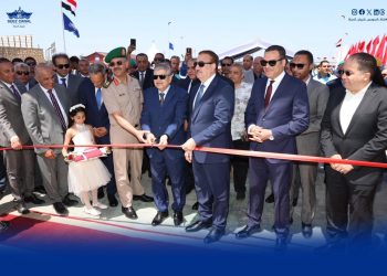 رئيس هيئة قناة السويس ومحافظ بورسعيد يشهدان افتتاح كوبرى النصر العائم 2