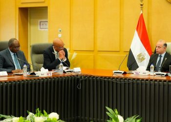 وزير الاستثمار والتجارة الخارجية يبحث مع مؤسسة التمويل الدولية تطوير بيئة الأعمال والتحول الرقمي ودعم أدوات التمويل والاستثمار