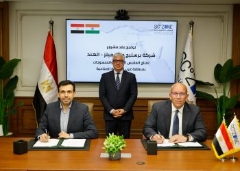 باستثمارات مليار جنيه مصري.. رئيس اقتصادية قناة السويس يشهد توقيع عقد مشروع شركة “برستيج دينم ميلز” الهندية بمنطقة القنطرة غرب الصناعية