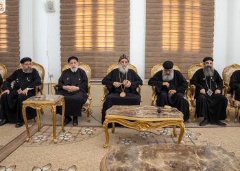 آباء كهنة إيبارشية نقادة وقوص يستقبلون الأنبا بيمن بعد رحلة علاجية بالخارج