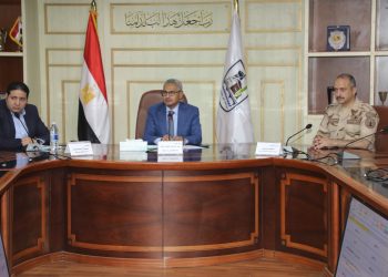 محافظ بني سويف يناقش مستجدات الموقف التنفيذي لمشروعات المرحلة الأولى من المبادرة الرئاسية “حياة كريمة”
