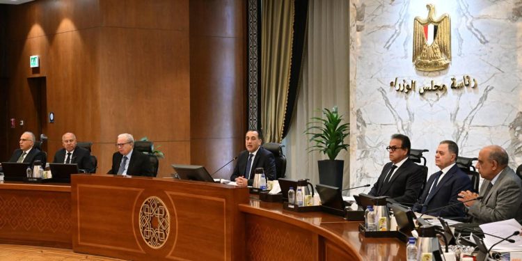 حفر 6 آبار كحد أدنى.. “الوزراء” يوافق على 4 اتفاقيات بترولية