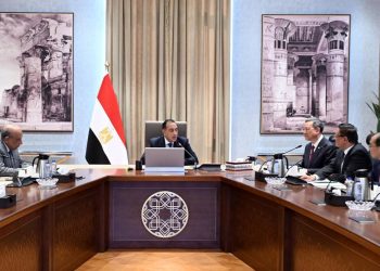 رئيس الوزراء يلتقي رئيس شركة الصين لهندسة الطاقة المحدودة لبحث سبل التعاون المشترك