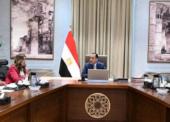 رئيس الوزراء يتابع موقف تنفيذ المشروعات الخدمية والتنموية بمحافظة الوادي الجديد