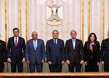 الحكومة: عملية دعم وتطوير وتحديث الشبكة القومية للكهرباء مستمرة لزيادة قدرتها على استيعاب الطاقات المتجددة ومجابهة ارتفاع الأحمال