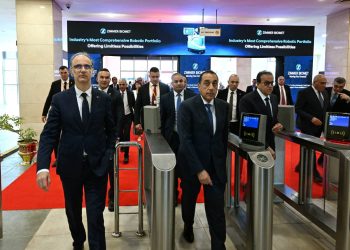 رئيس الوزراء يتفقد المعرض الطبي الأفريقي الخامس