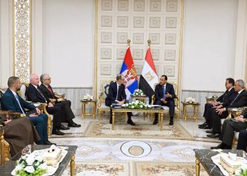رئيس الوزراء يلتقي نظيره الصربي على هامش افتتاح المعرض الطبى الأفريقي