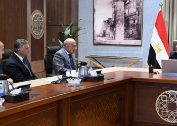 رئيس الوزراء يتابع مستجدات الموقف التنفيذي لمشروعات الطاقة الجديدة والمتجددة