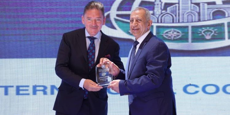 توقيع مذكرة تفاهم بين الأكاديمية العربية ومعهد جنيف للتكنولوجيا