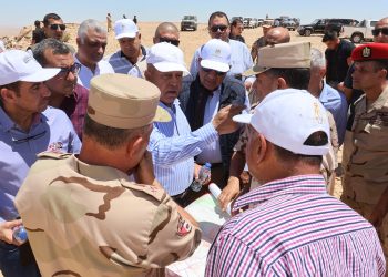 وزيرا “النقل” و”الكهرباء “فى زيارة ميدانية لجبل سحابة بوسط سيناء وجبل عتاقة بالسويس