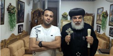 وليد مكرم.. فنان استثنائي يعيد إحياء التراث القبطي للأجيال القادمة