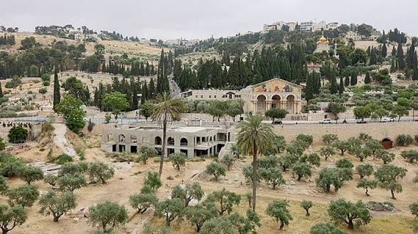 سلطات الاحتلال تستولي على أرض تابعة للبطريركية الأرثوذكسية في القدس