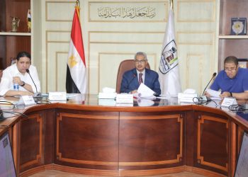 محافظ بني سويف يترأس الاجتماع الدوري للجنة العليا للبت في تقنين أراضي أملاك الدولة