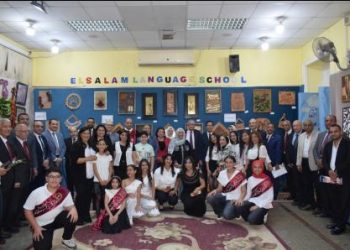رئيس جامعة بنها يشهد حفل الأنشطة الطلابية بمدارس السلام للغات ببنها