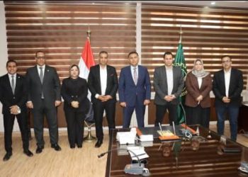 محافظ القليوبية يبحث مع الكيانات الشبابية تفعيل مبادرة «الكيانات بالشارع»