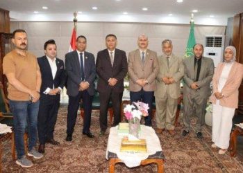 محافظ القليوبية يستقبل نقيب المحامين بشمال القليوبية وأعضاء النقابة