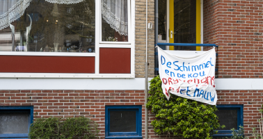 Protest tegen schimmelproblemen