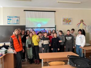 Мобільні бригади соціально психологічної допомоги Києва у день всіх закоханих, провели захід «Світ без образ: вчимося поваги та емпатії». 