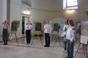 Фотовиставка (НЕ)помітні історії відкрилася в Умані.