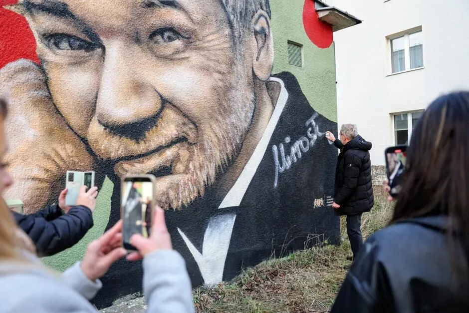Mirosław Baka na muralu przy Kartuskiej 79