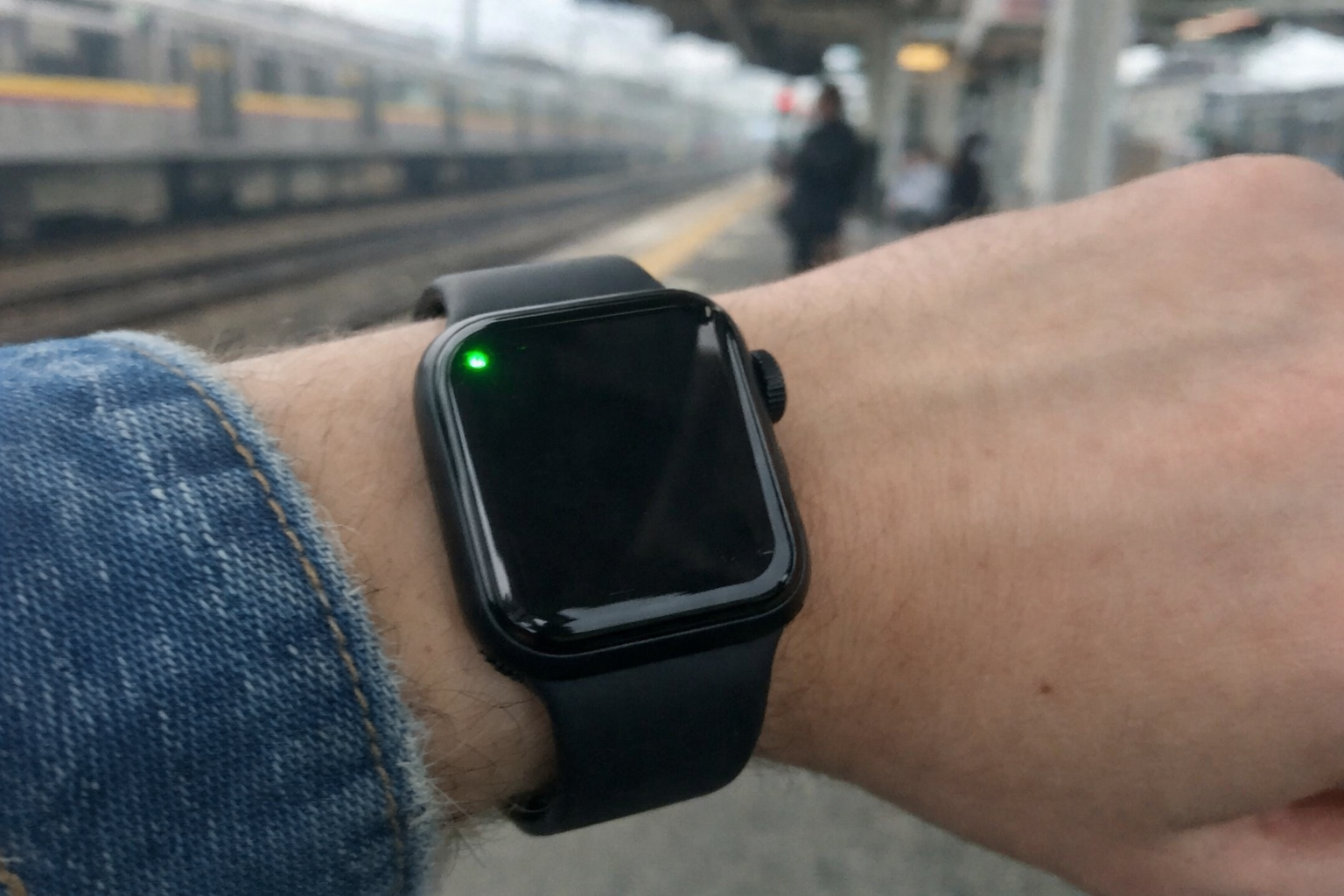 Smartwatch reacting to a train platform