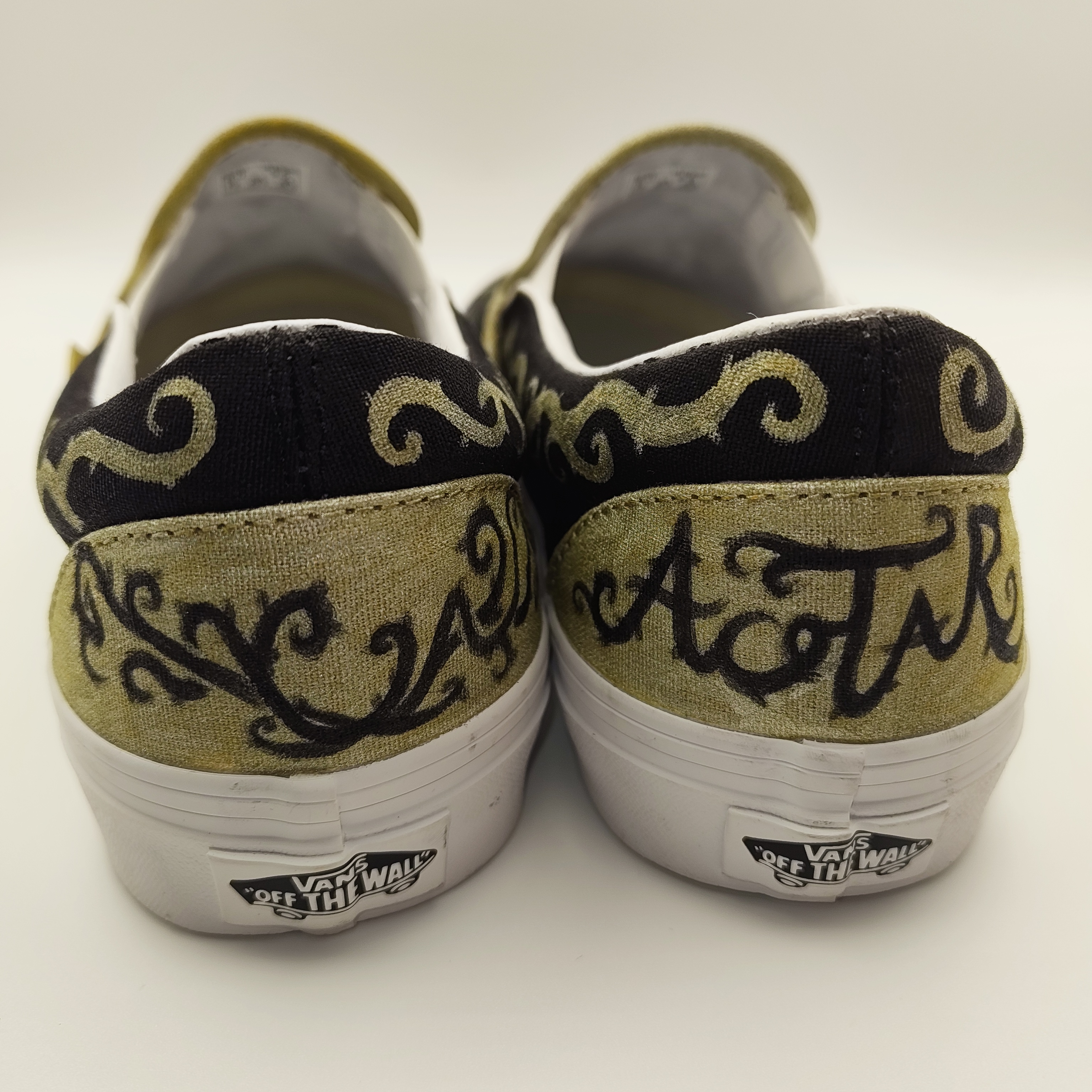 A Court of Thorns and Roses Vans