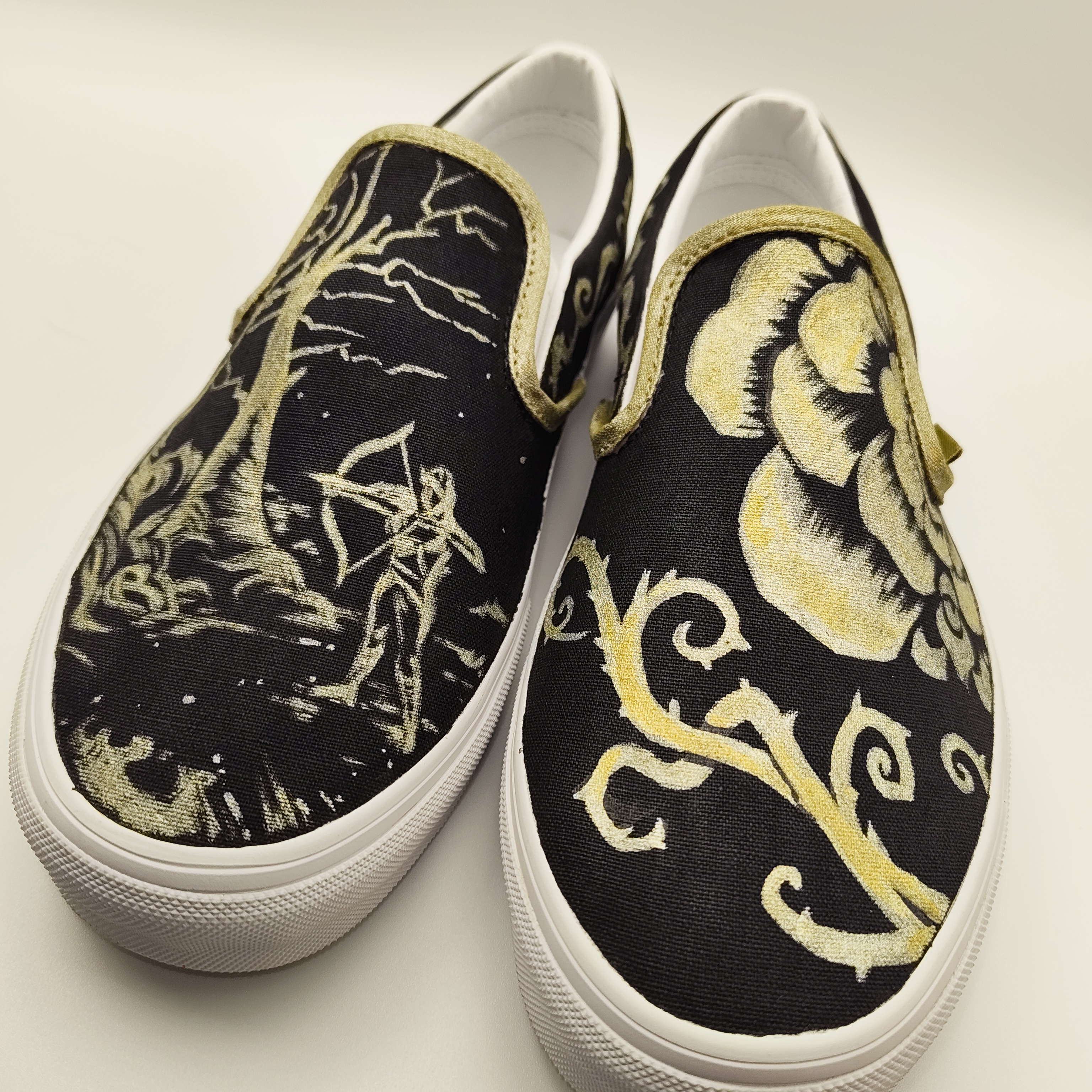 A Court of Thorns and Roses Vans - image 4