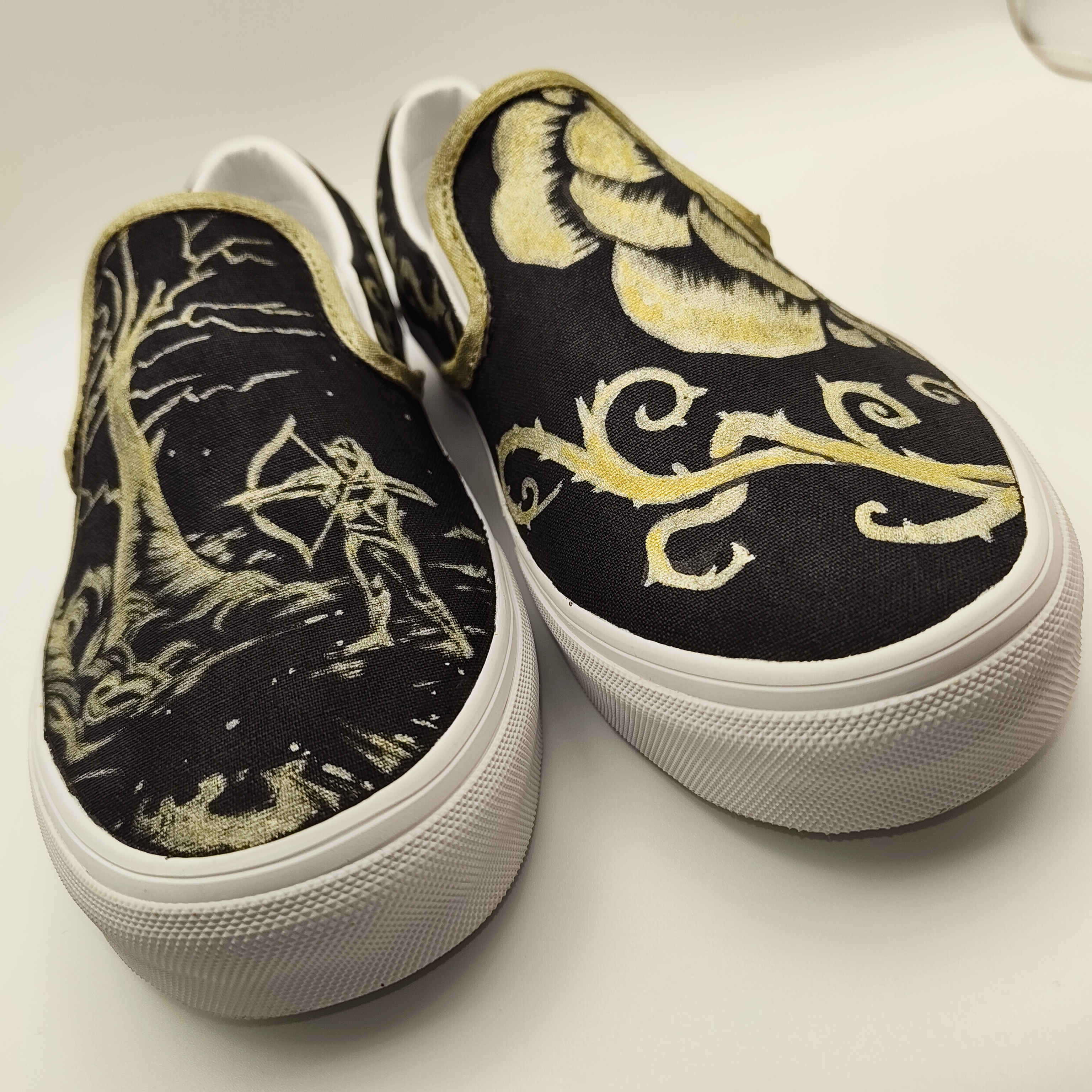 A Court of Thorns and Roses Vans - image 5