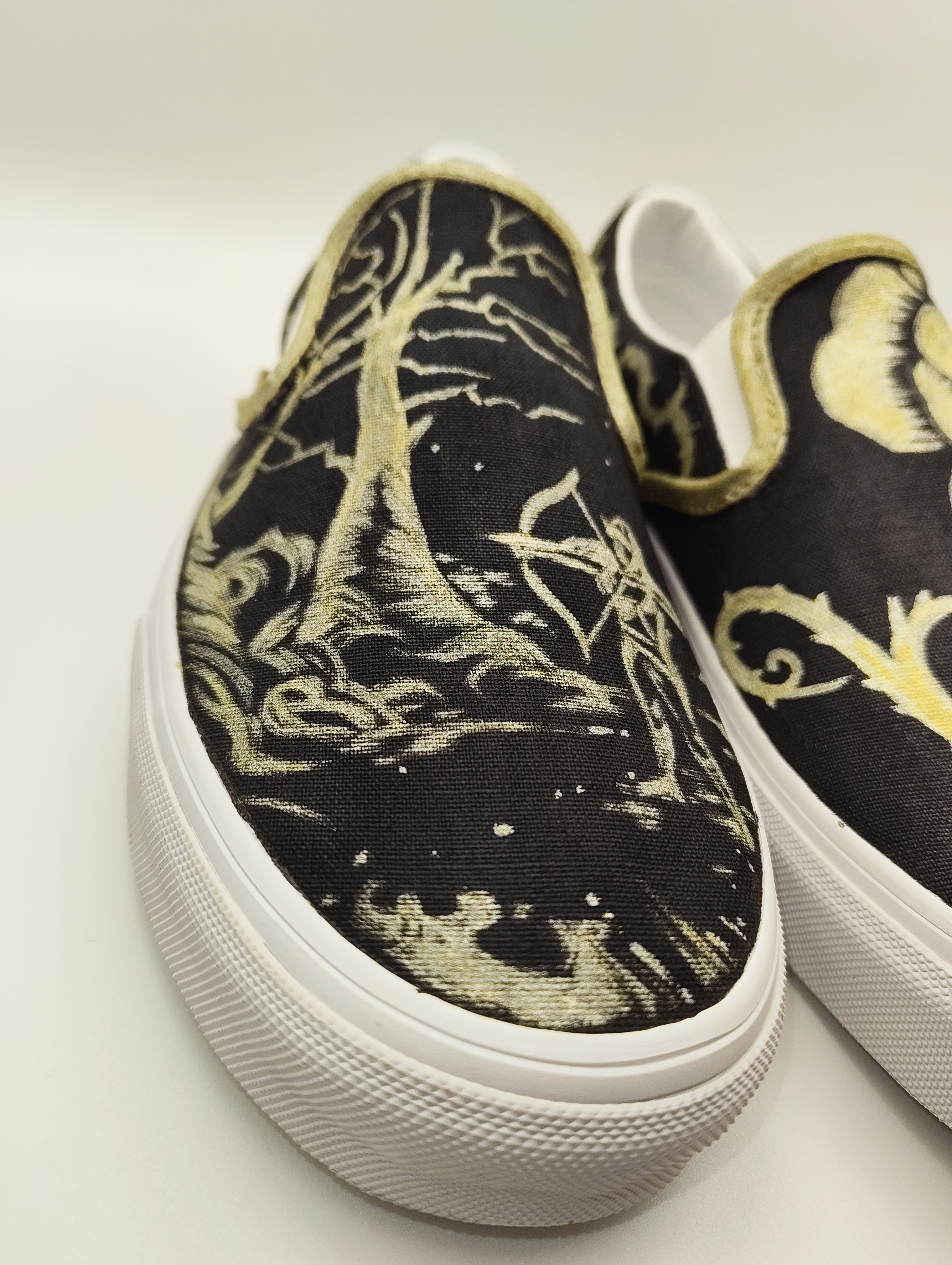 A Court of Thorns and Roses Vans - image 9