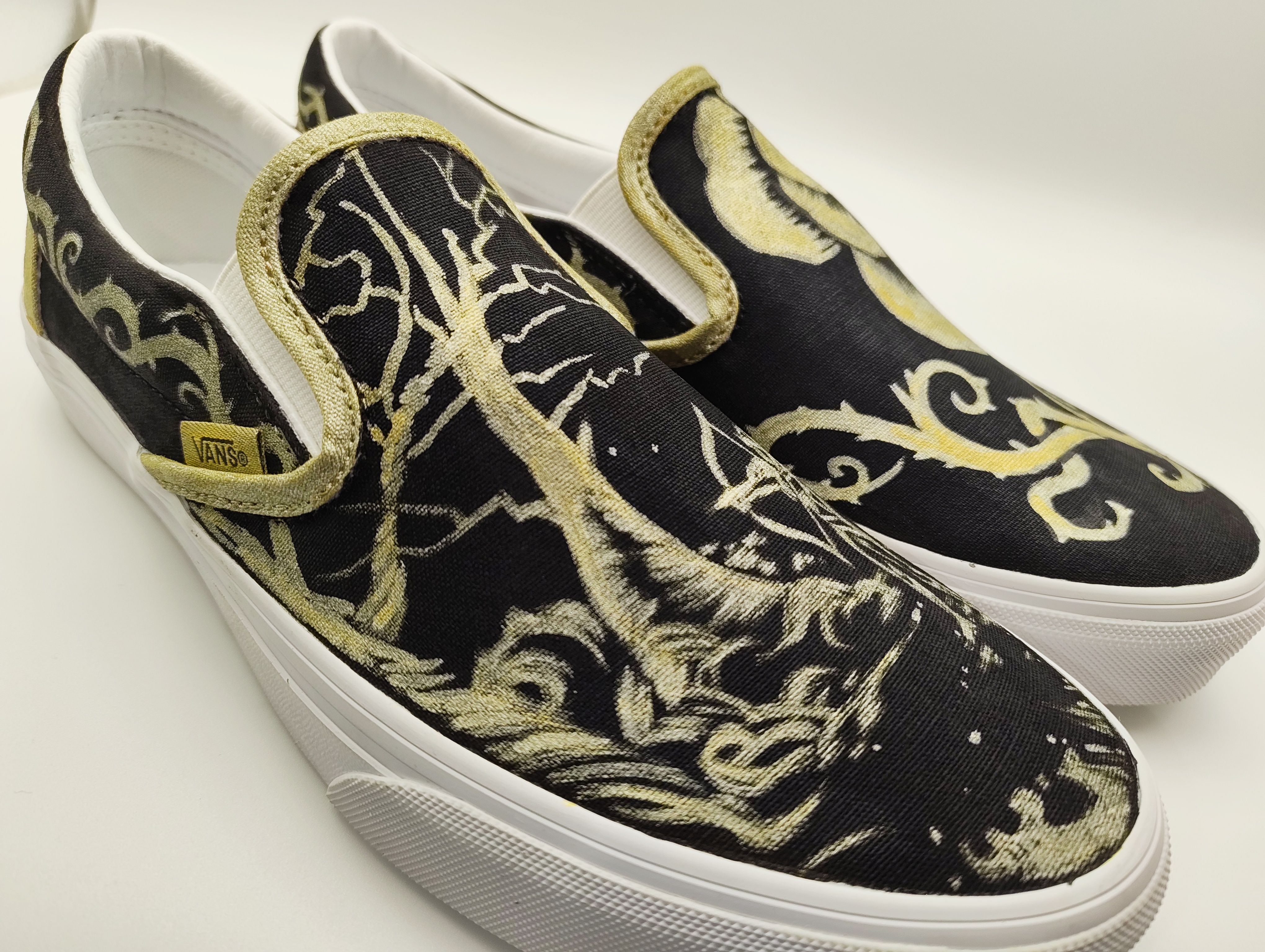 A Court of Thorns and Roses Vans - image 10