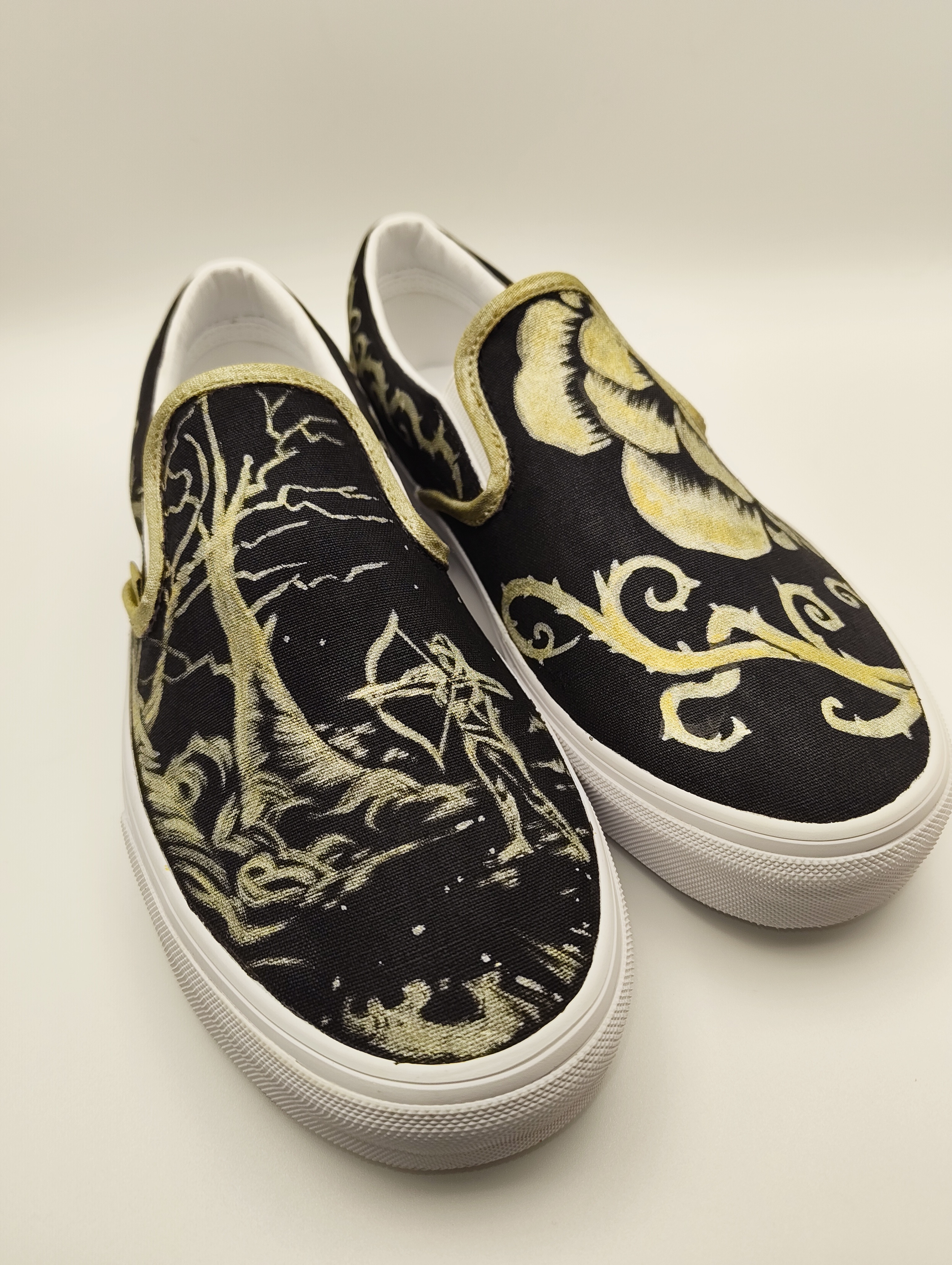 A Court of Thorns and Roses Vans - image 13
