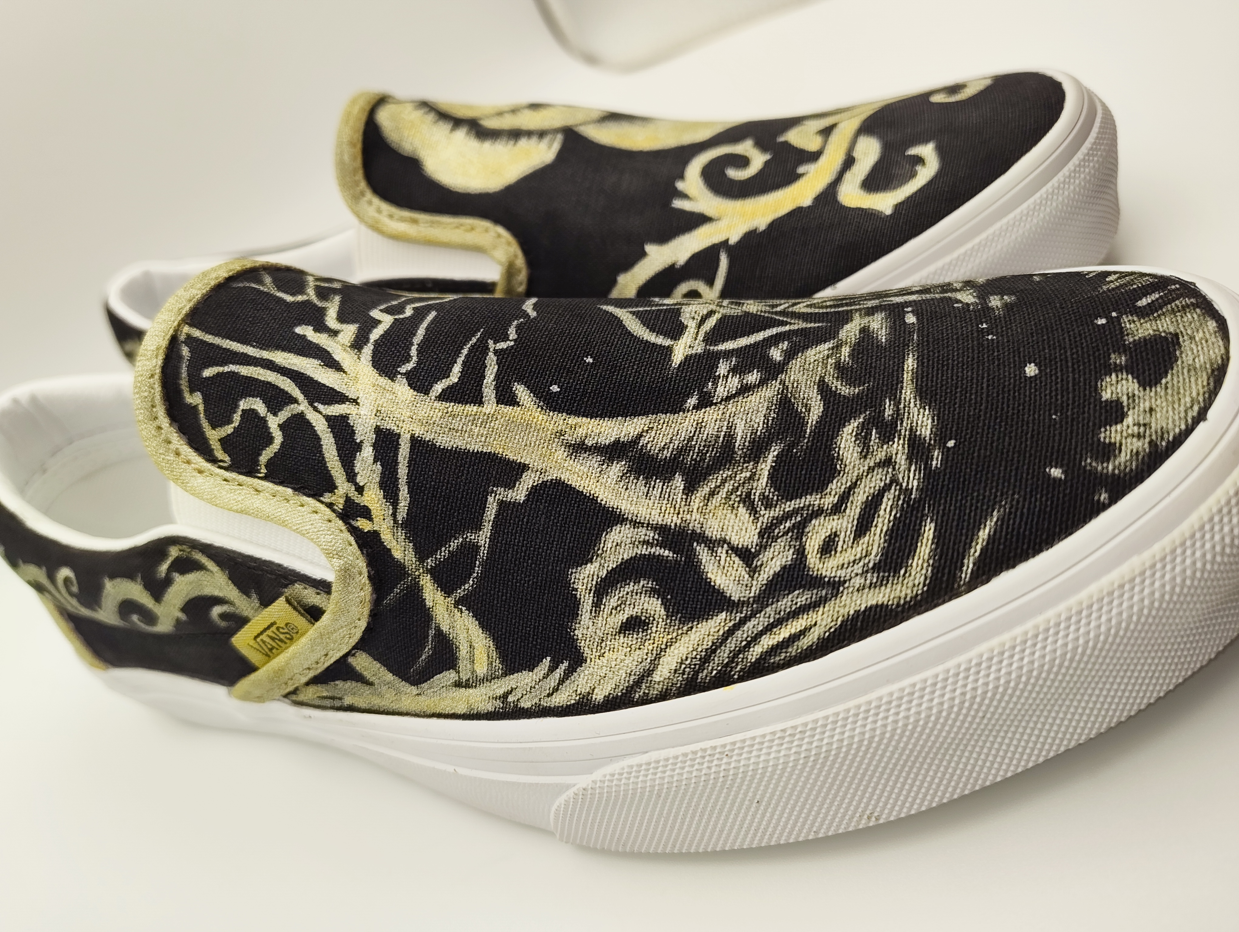 A Court of Thorns and Roses Vans - image 15