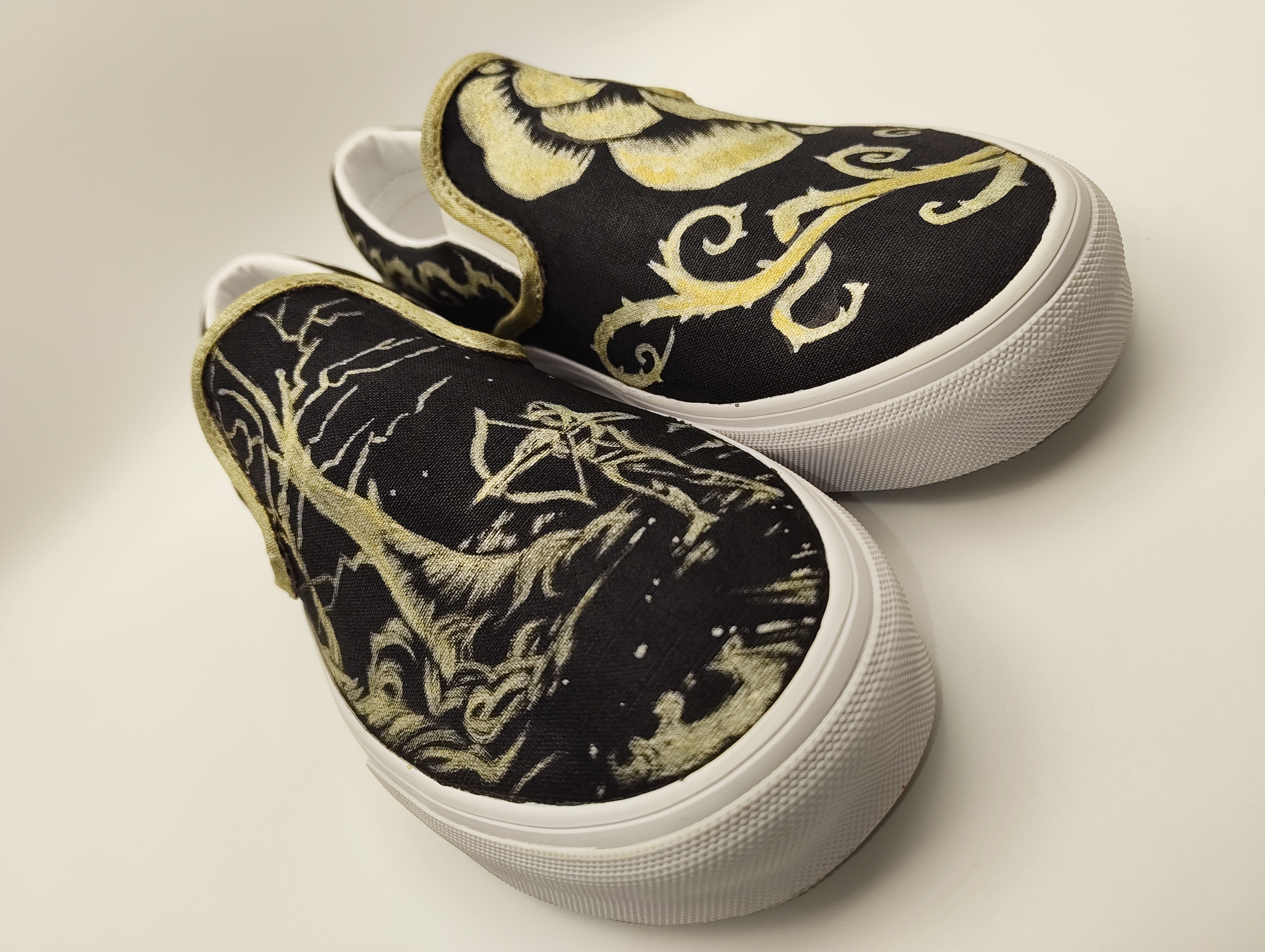 A Court of Thorns and Roses Vans - image 16