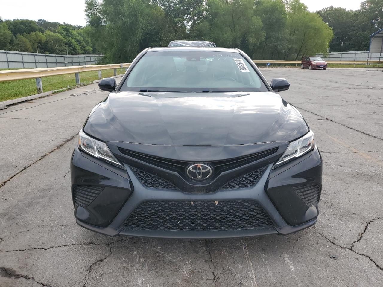2020 TOYOTA CAMRY SE photo 5