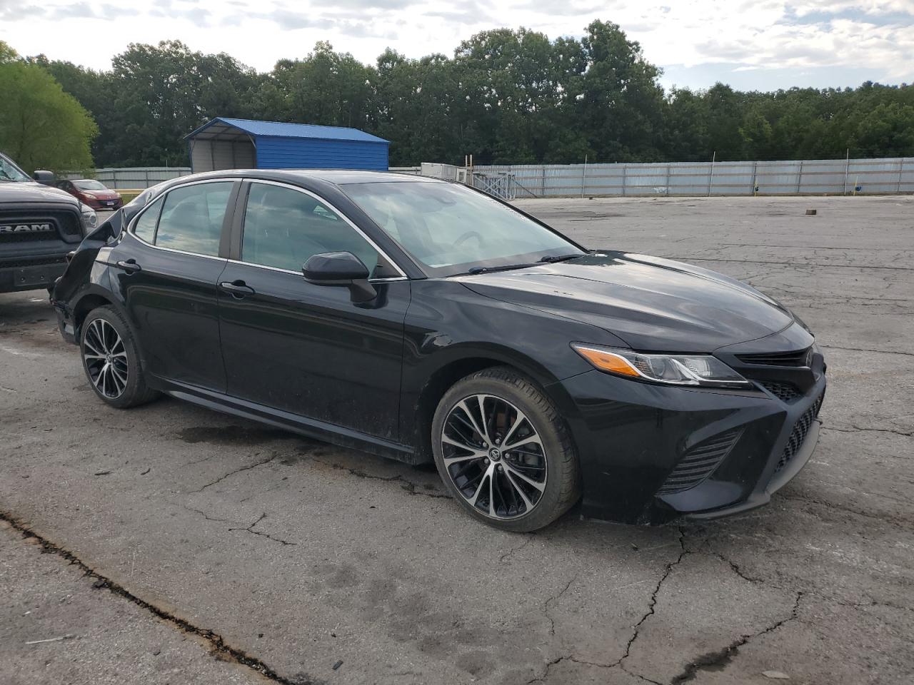 2020 TOYOTA CAMRY SE photo 4