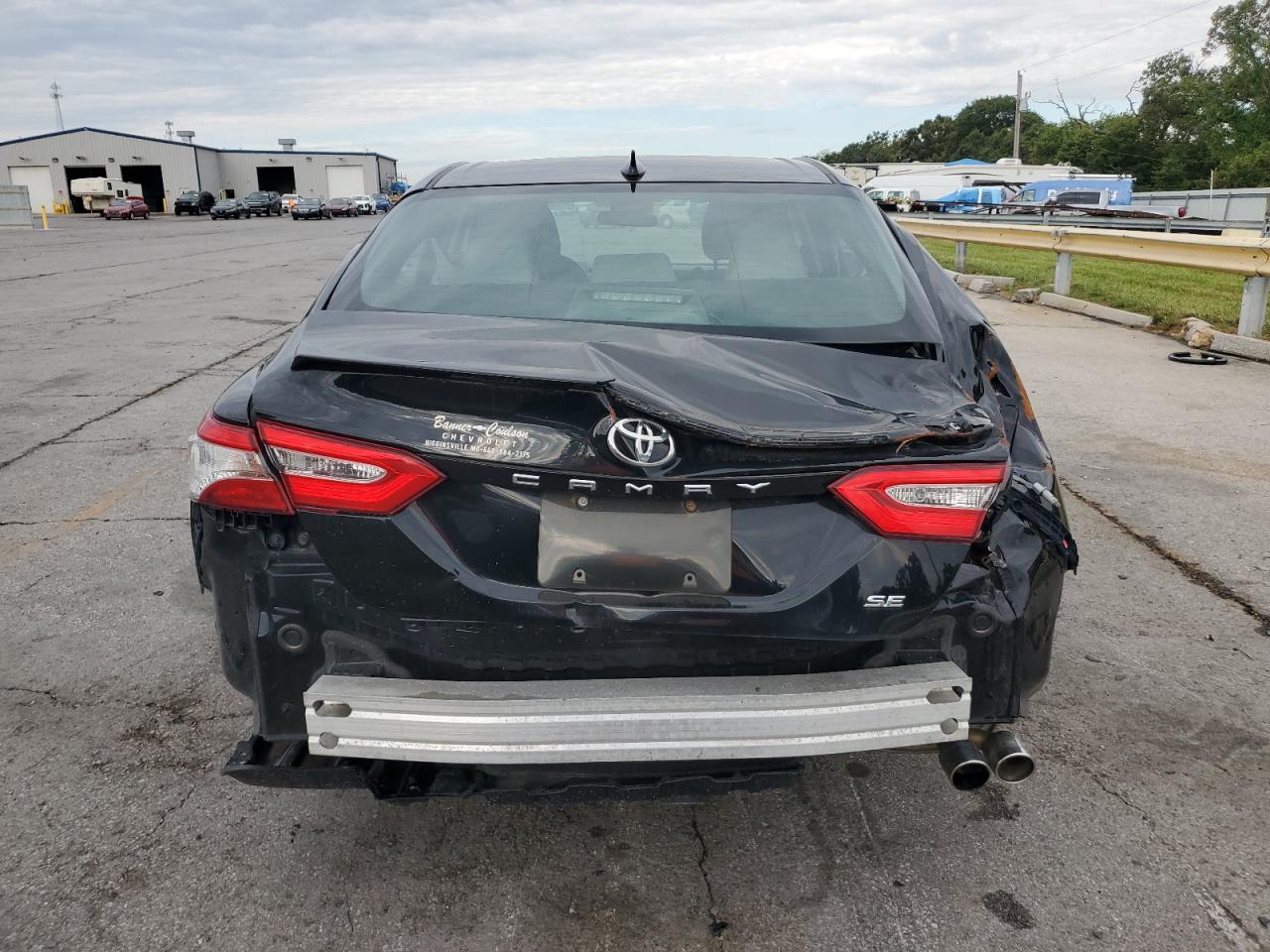 2020 TOYOTA CAMRY SE photo 6