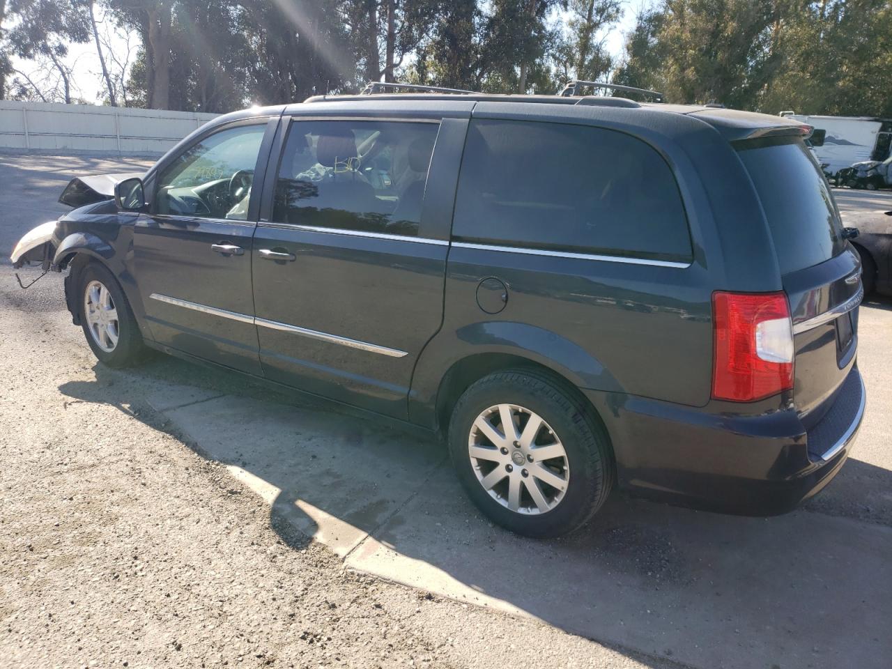 2013 CHRYSLER TOWN & COUNTRY TOURING photo 2