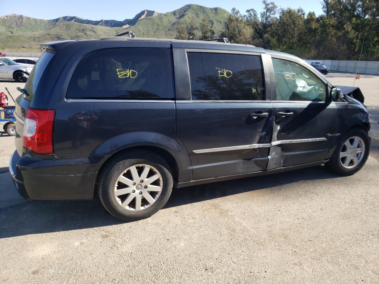 2013 CHRYSLER TOWN & COUNTRY TOURING photo 3