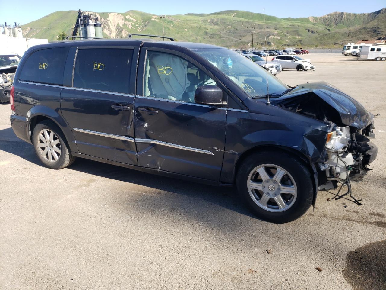 2013 CHRYSLER TOWN & COUNTRY TOURING photo 4