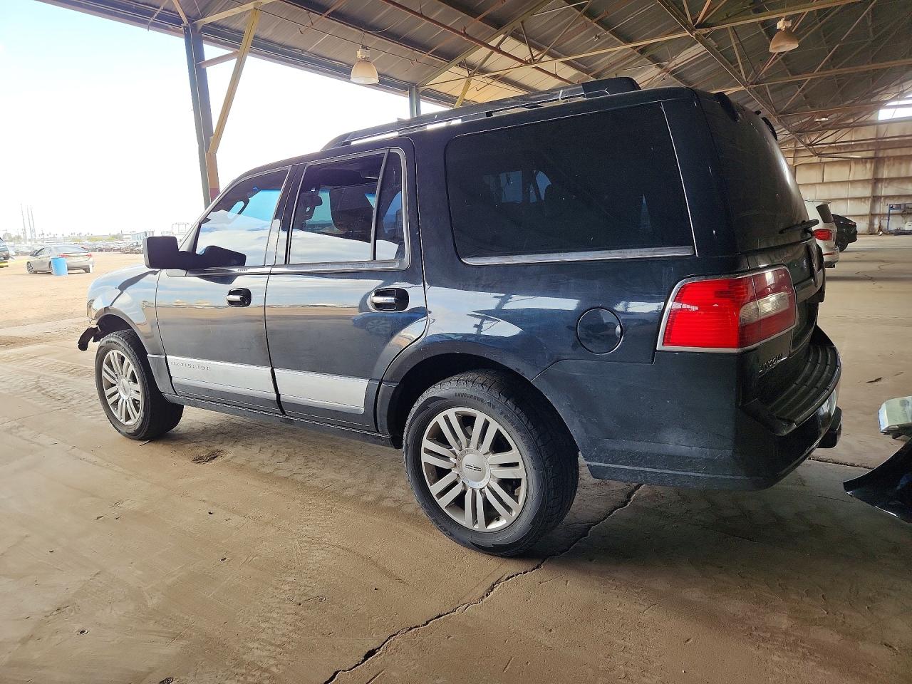 2010 LINCOLN NAVIGATOR photo 3