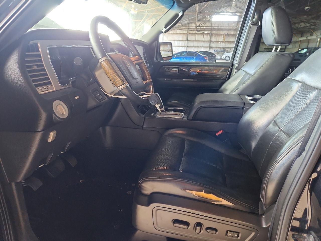 2010 LINCOLN NAVIGATOR photo 13