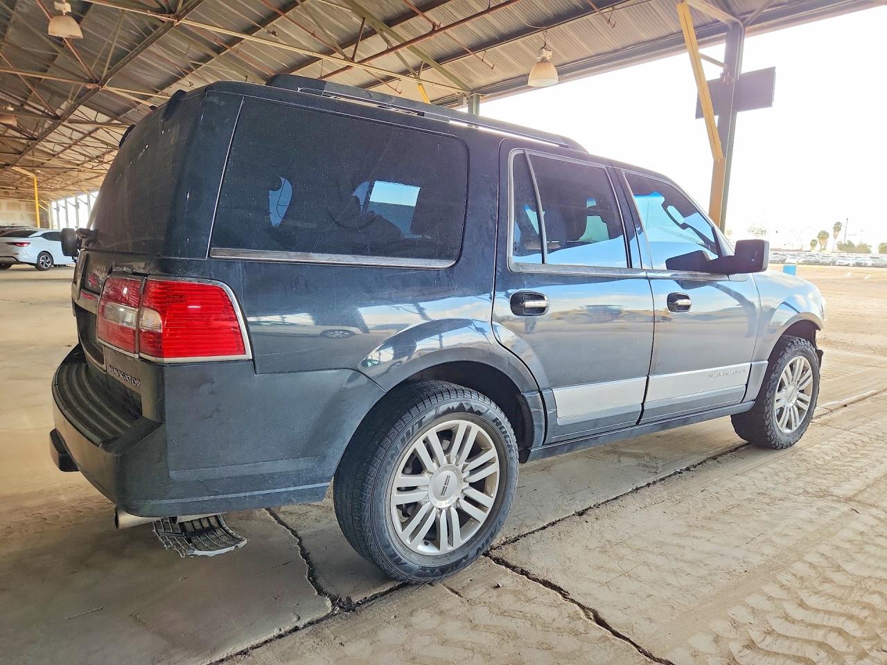 2010 LINCOLN NAVIGATOR photo 5