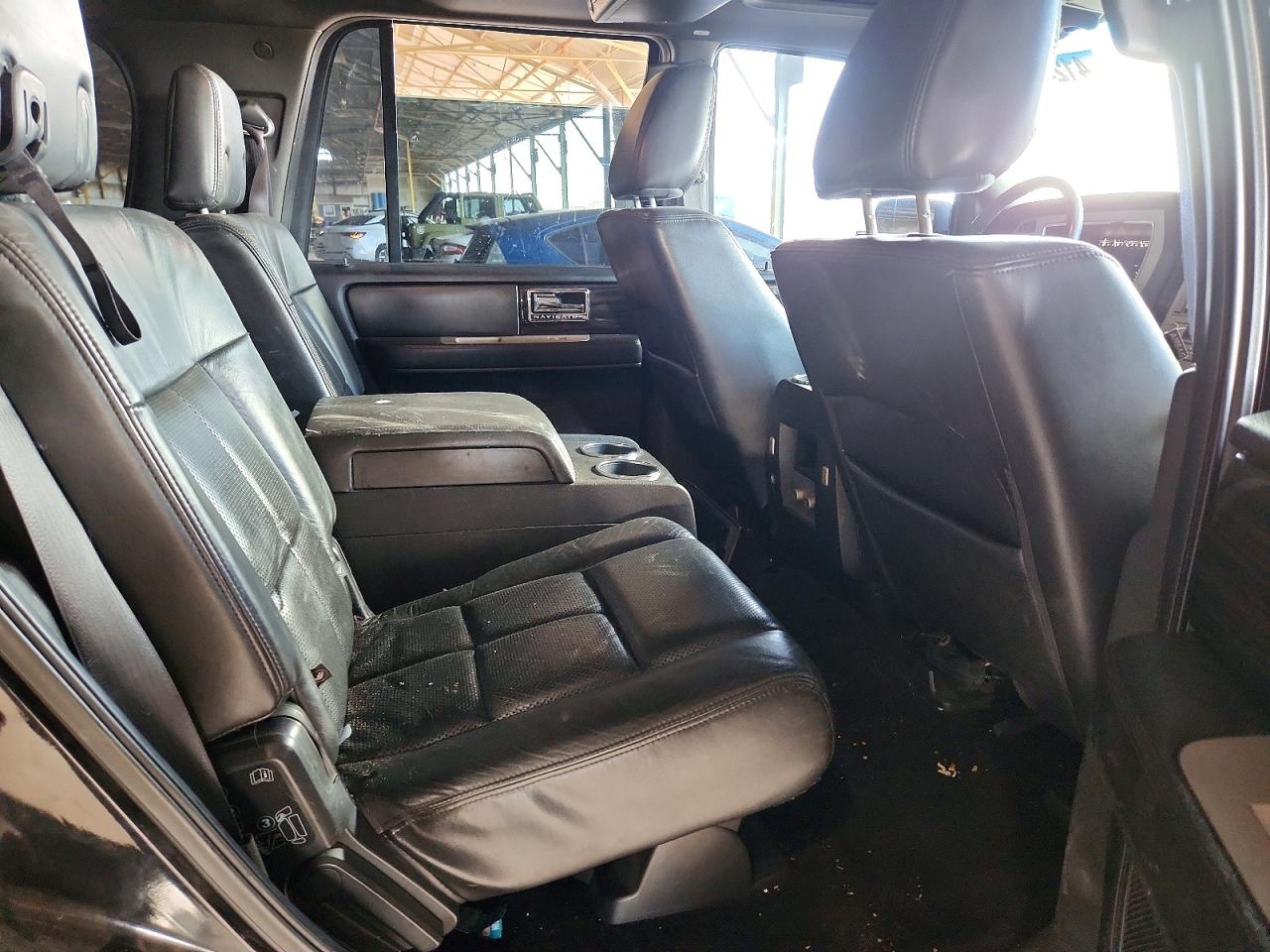 2010 LINCOLN NAVIGATOR photo 21