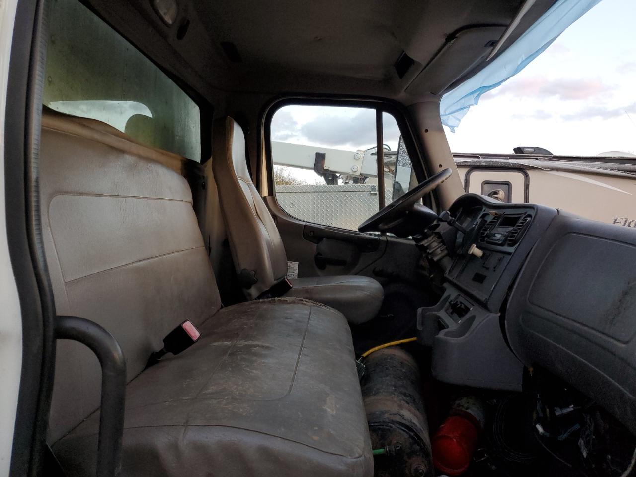 2012 FREIGHTLINER M2 106 MEDIUM DUTY photo 5