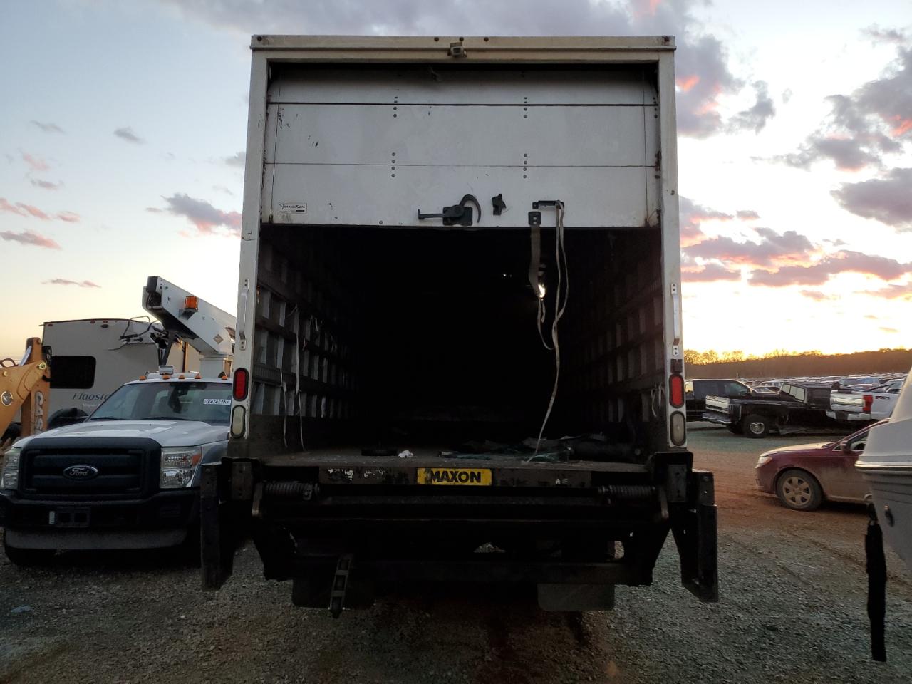 2012 FREIGHTLINER M2 106 MEDIUM DUTY photo 9