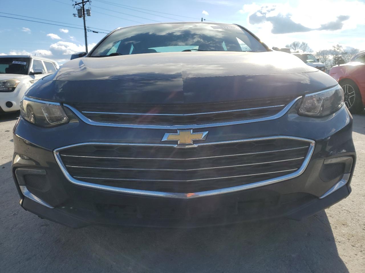 2017 CHEVROLET MALIBU LT photo 9
