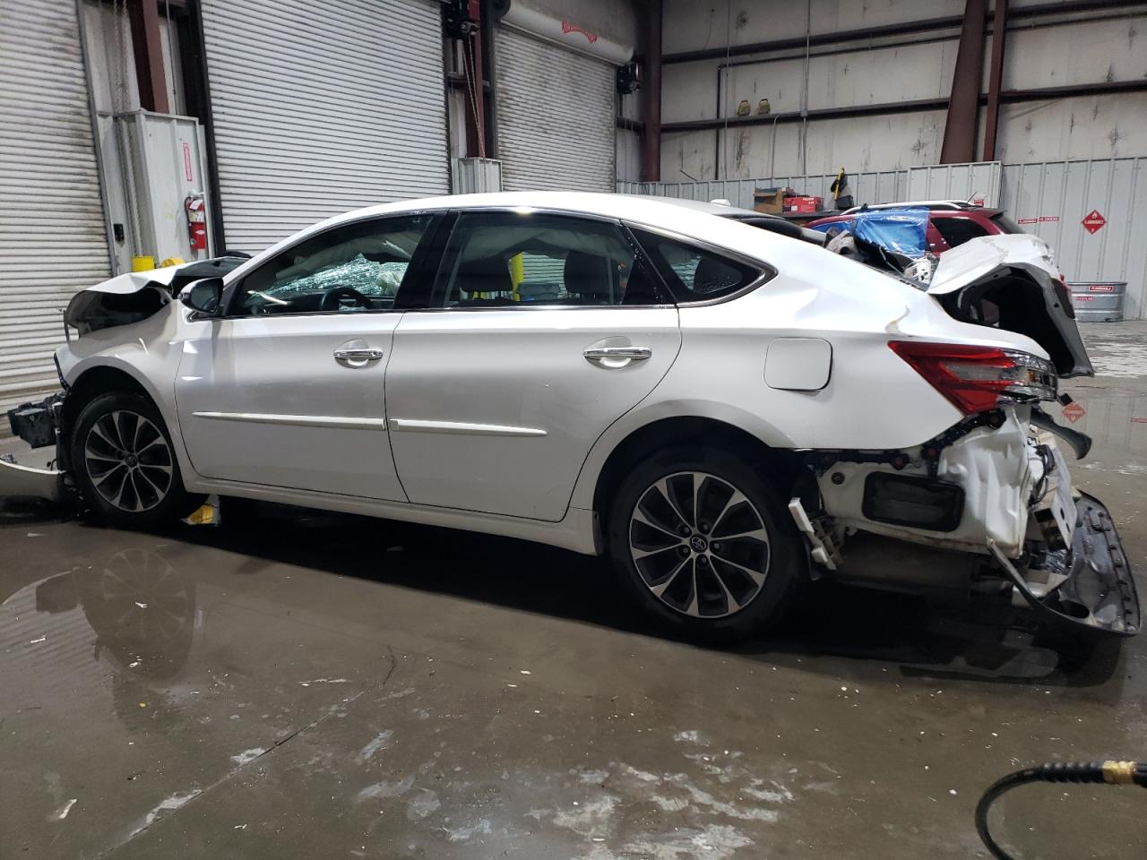 2016 TOYOTA AVALON XLE photo 2